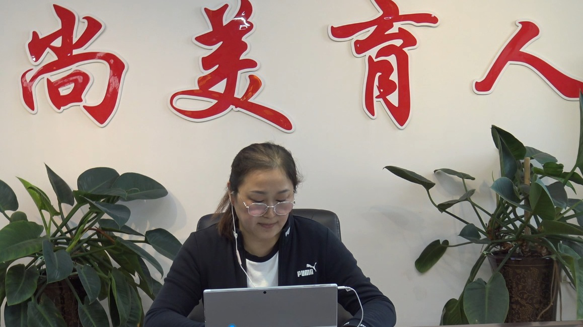 大庆市八百垧第一小学的包丽娜老师