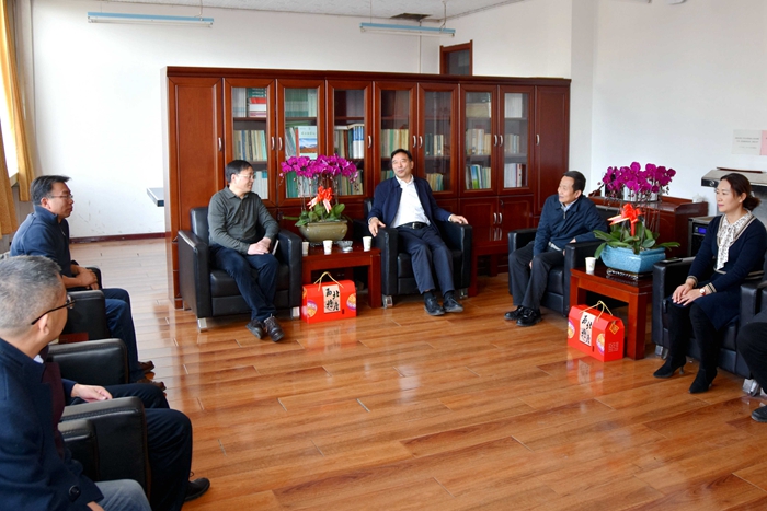 甘肃农业大学党委书记钟福国看望慰问优秀专家